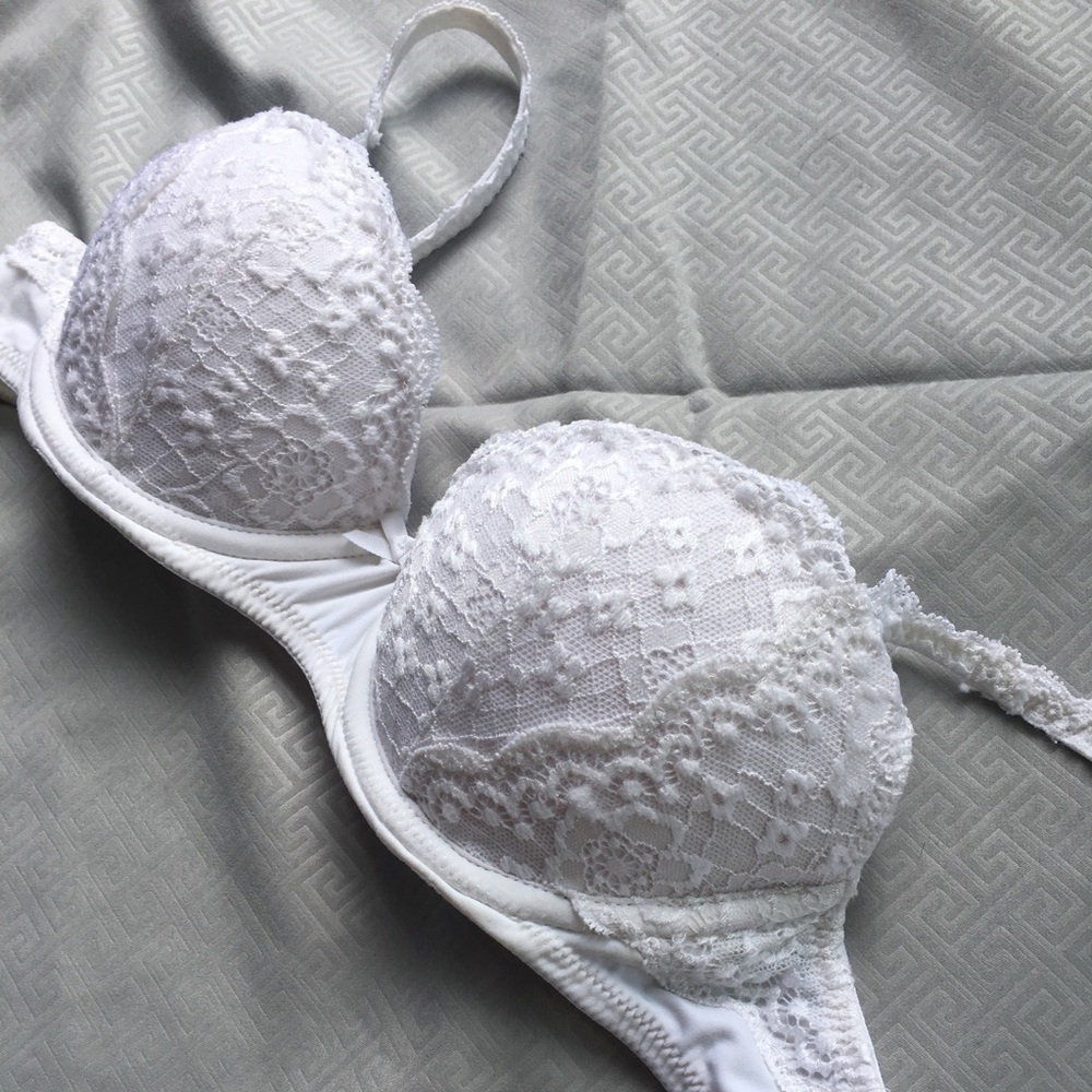 White lace balconet push up bra
